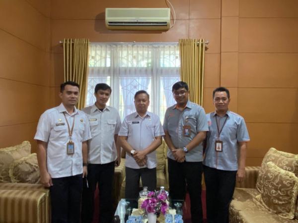 Executive Manager PT POS Pangkalpinang Sambangi Kadisnaker Sunardi