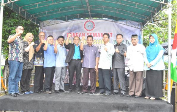 Kepala Disnakertrans Bangka Belitung, Didik Suprapto Membuka Hari Buruh
