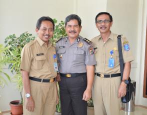 Didik Suprapto,SE ; beserta AKBP Zainal H, didampingi Cikmas Zuhdi